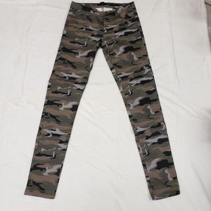 H & M Camo Skinny Jeans Size 8